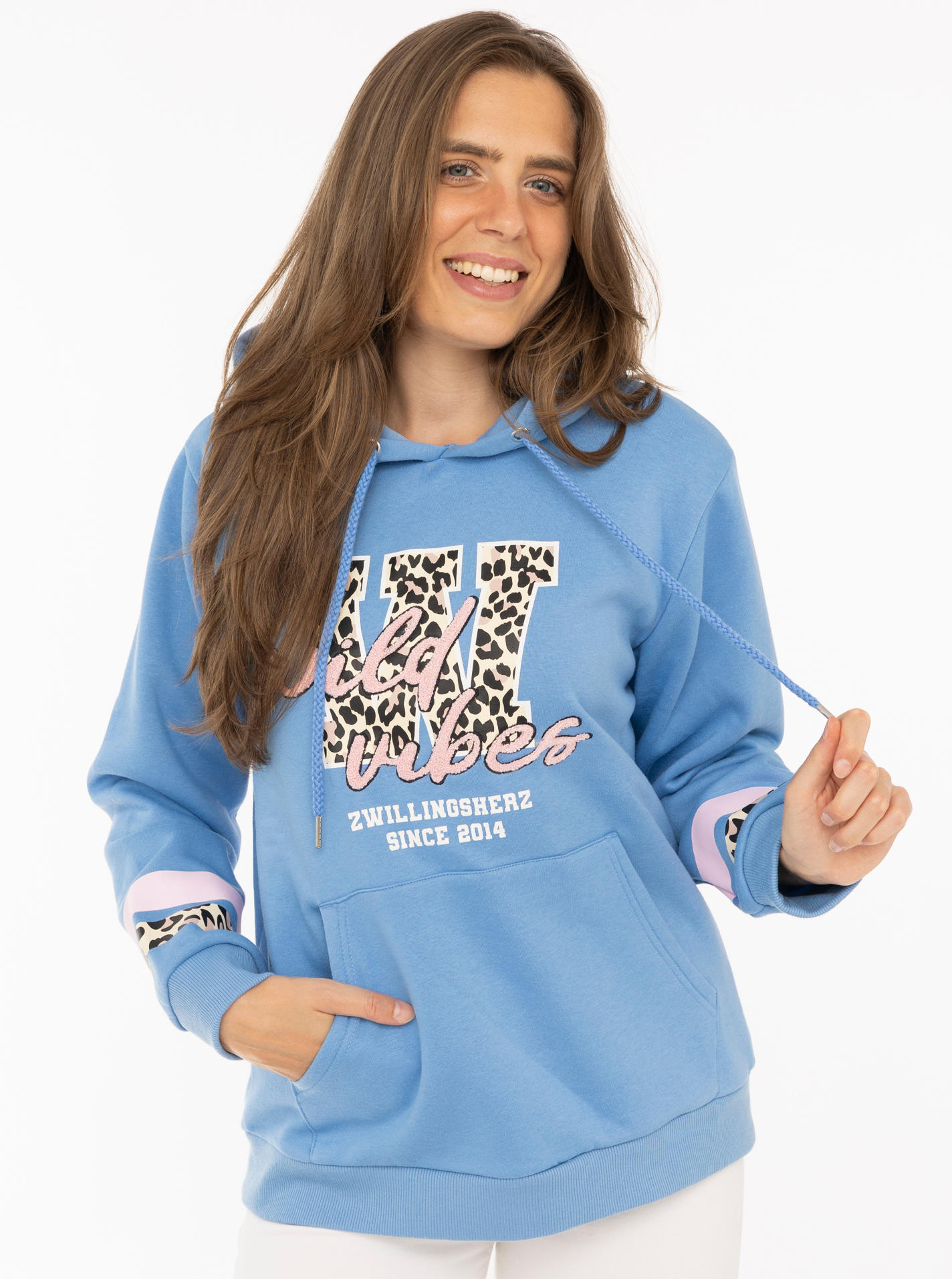 Hoodie "Wild Vibes College"