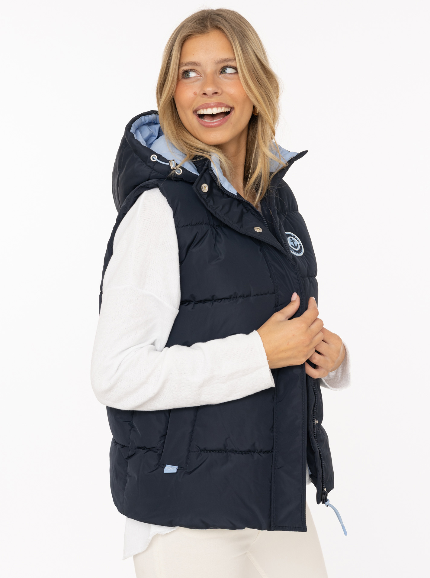 ART6915b91e5117c_005_Model_Steppwestekurz_Strandglck_44005_Marine2