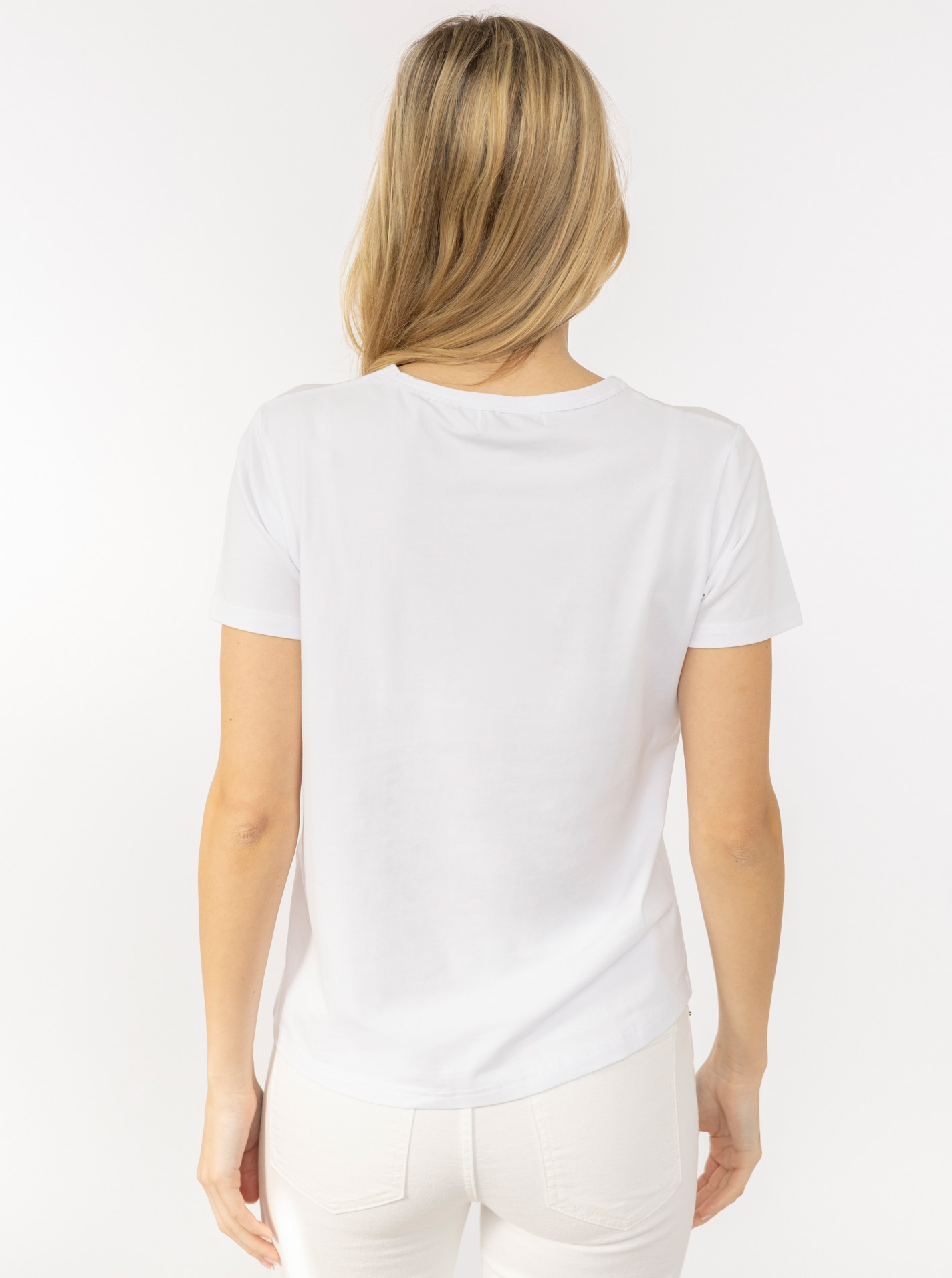 ART69c3c40e97863_027_Model_Tshirt_YogaClub_45052_Wei2