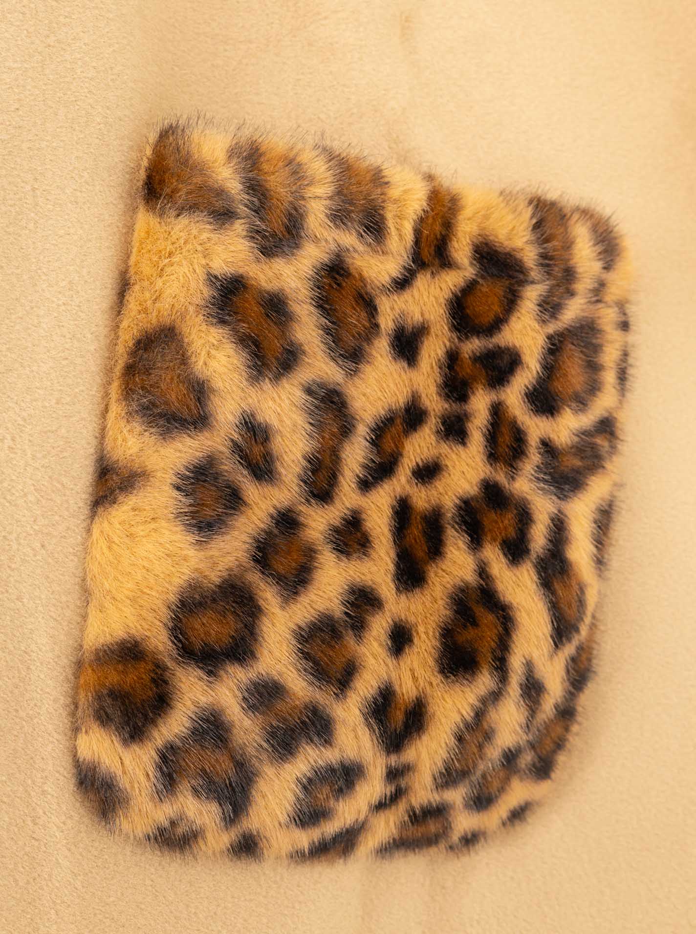 Poncho "Fur Leo"