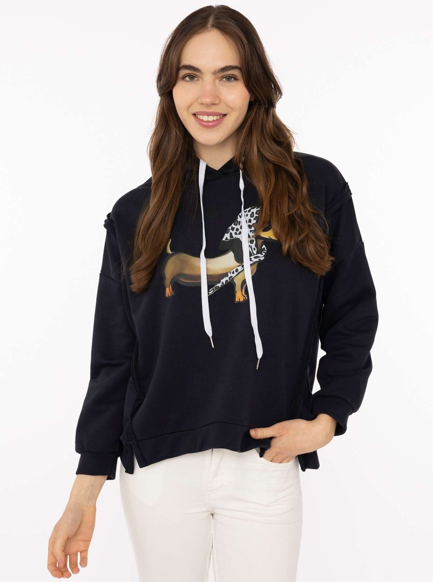 ART69df355d3fa58_003_Model_Hoodie_MadameDackel_2022AAW_003_Schwarz Hoodie "Madame Dackel"