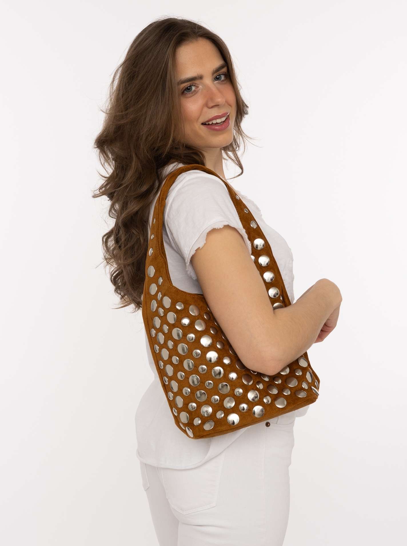 ART6967b046766f9_032_Model_VelourShopperBoxy_Nieten_4612-K25812_032_Braun Velour Shopper Boxy "Nieten"