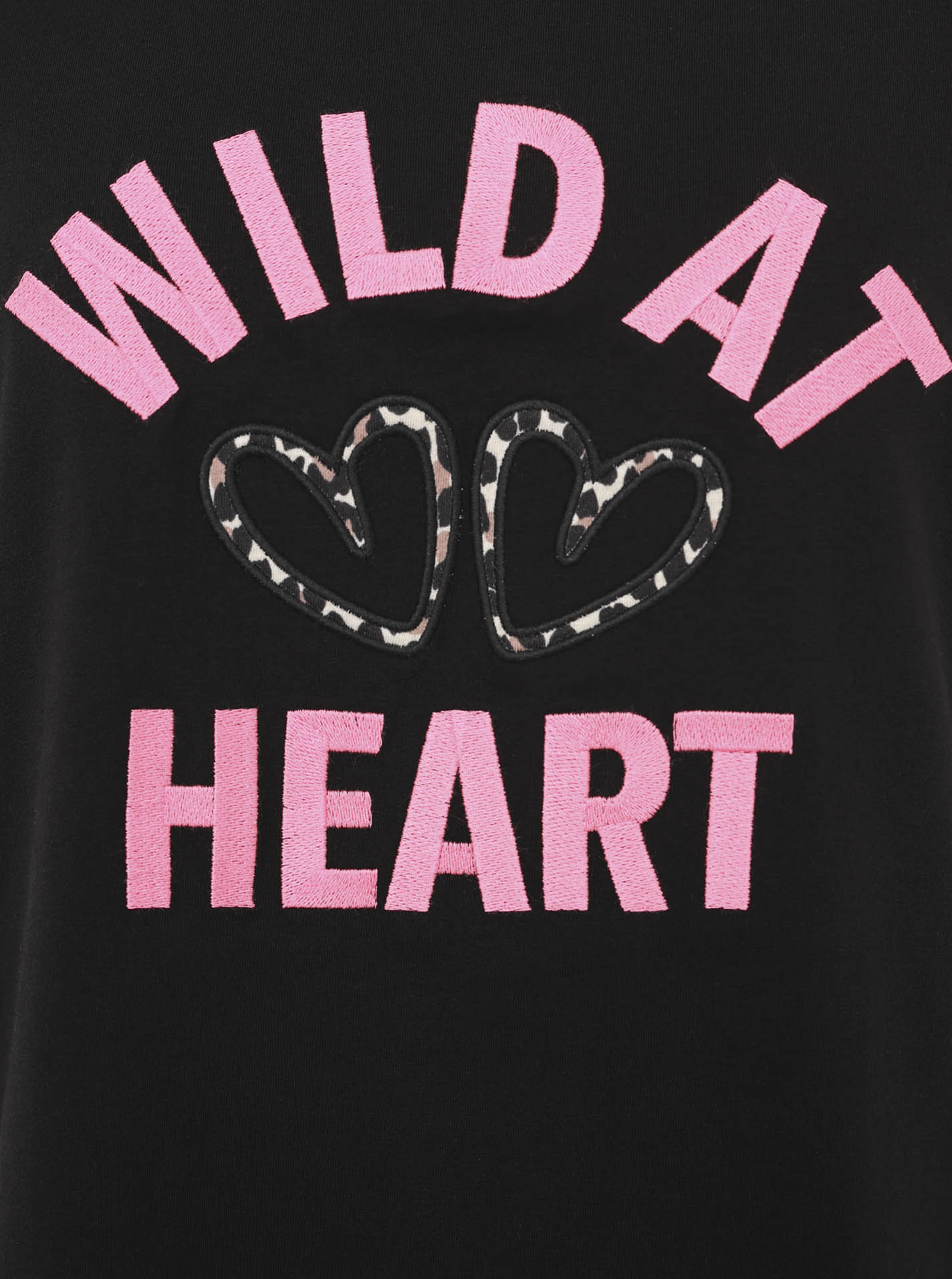 ART693815111930a_003_Tshirt_LeoHerzen_45012_Schwarz_Detail