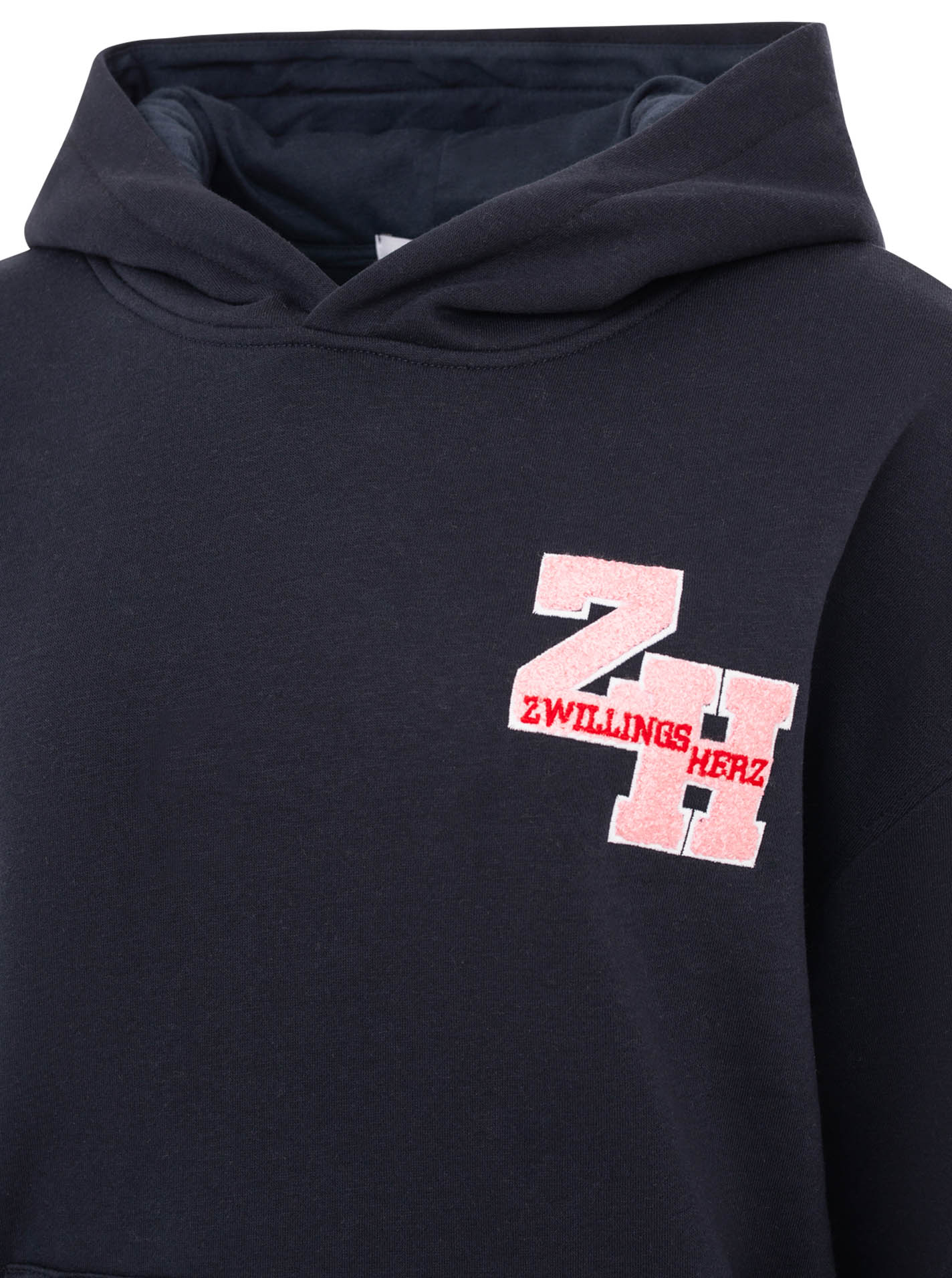 ART69d7b141341f6_005_Hoodie_Zwillingsherz45048_Marine_Detail
