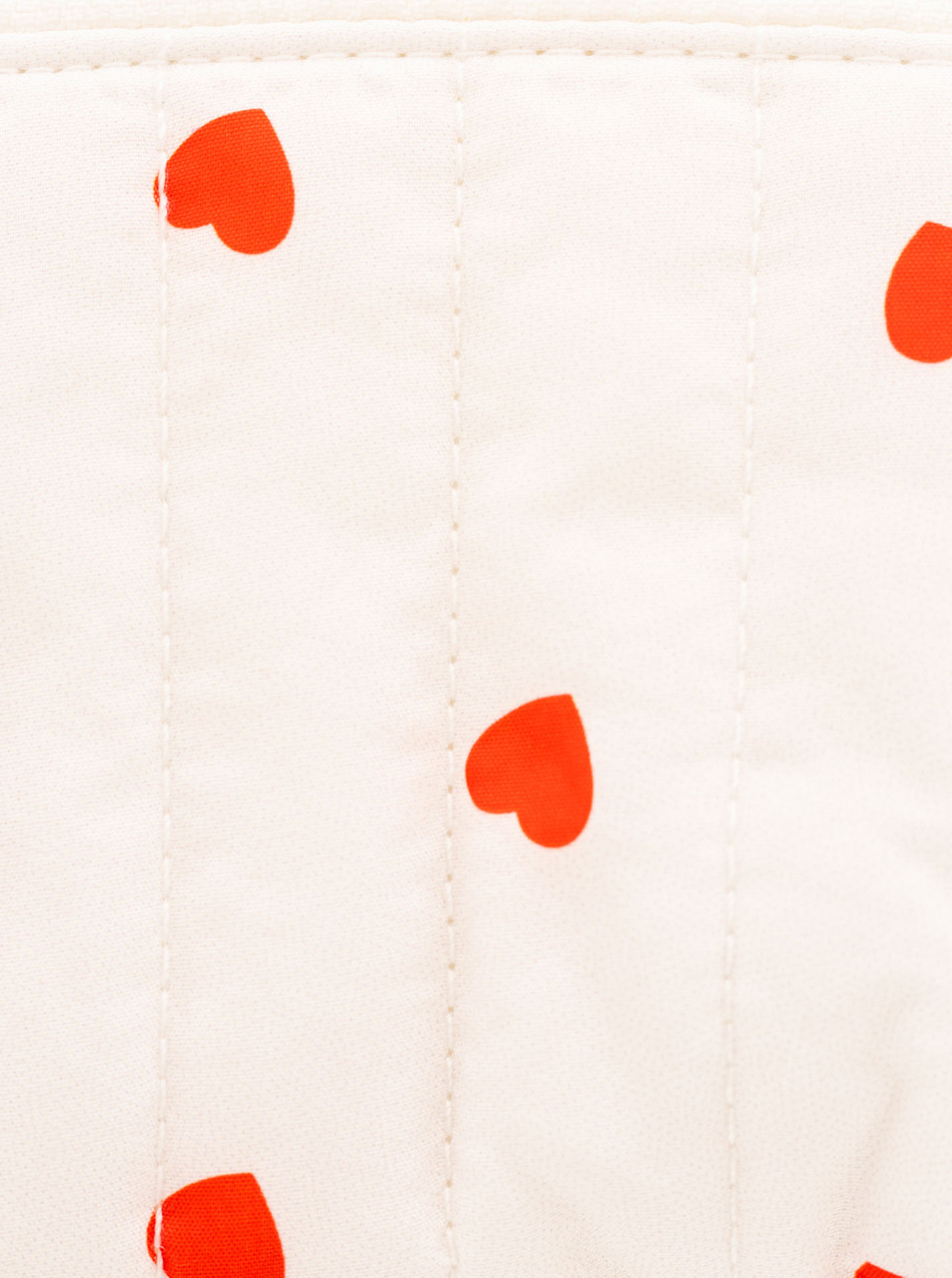 ART695e27be39c29_015_Kosmetiktasche_4604_K258145_WeiroteHerzen_Detail