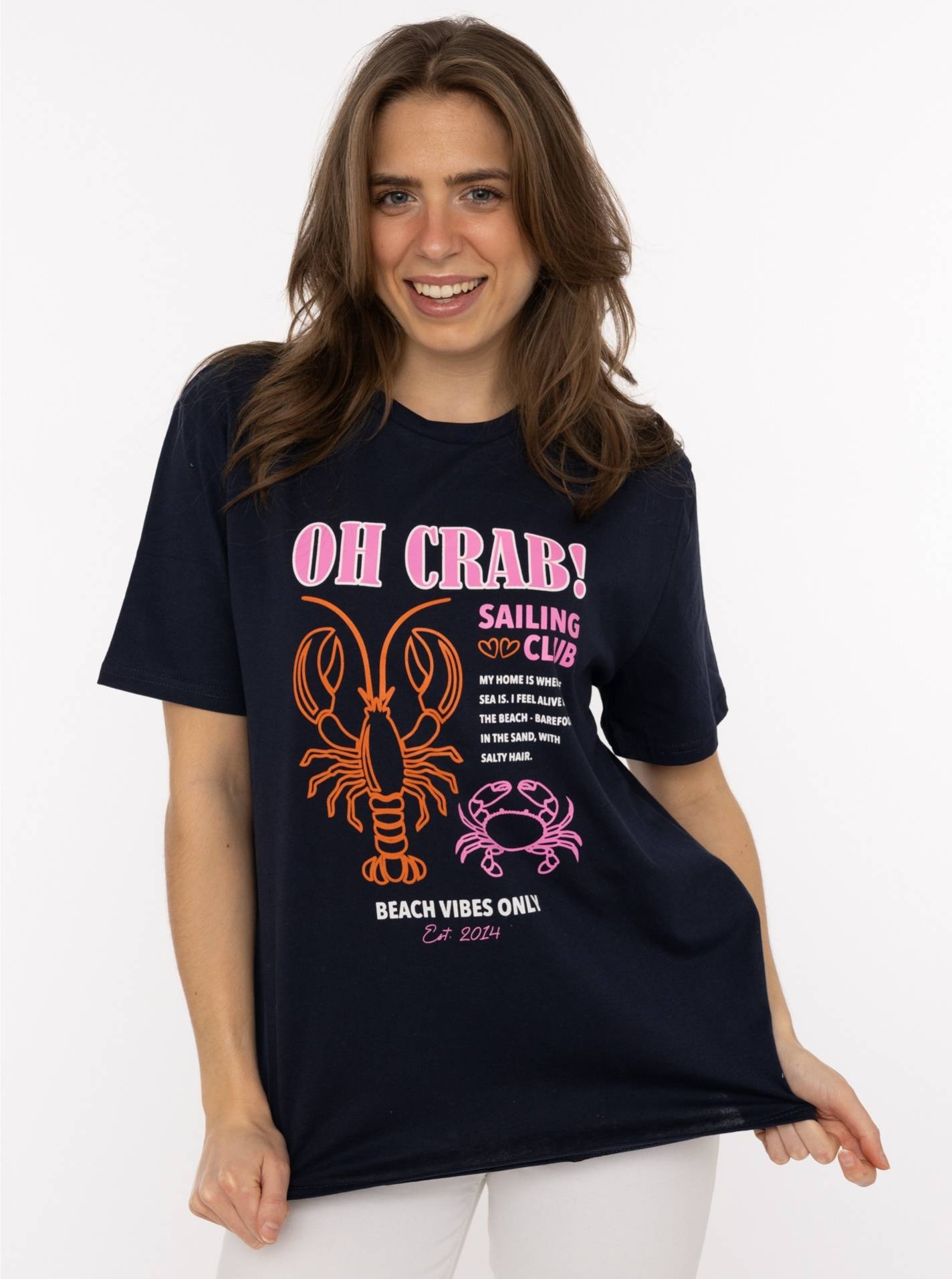ART6985e0f1b9a8d_019_Model_TshirtOversized_OhCrab_47026_K258169_Marine T-Shirt "Oh Crab"