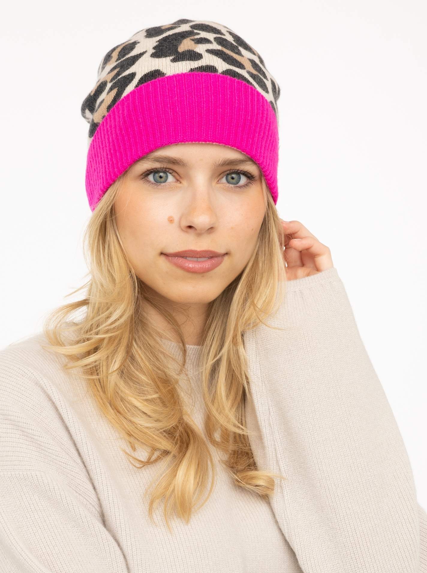 100% Cashmere Mütze Leo bedruckt mit Kontrast