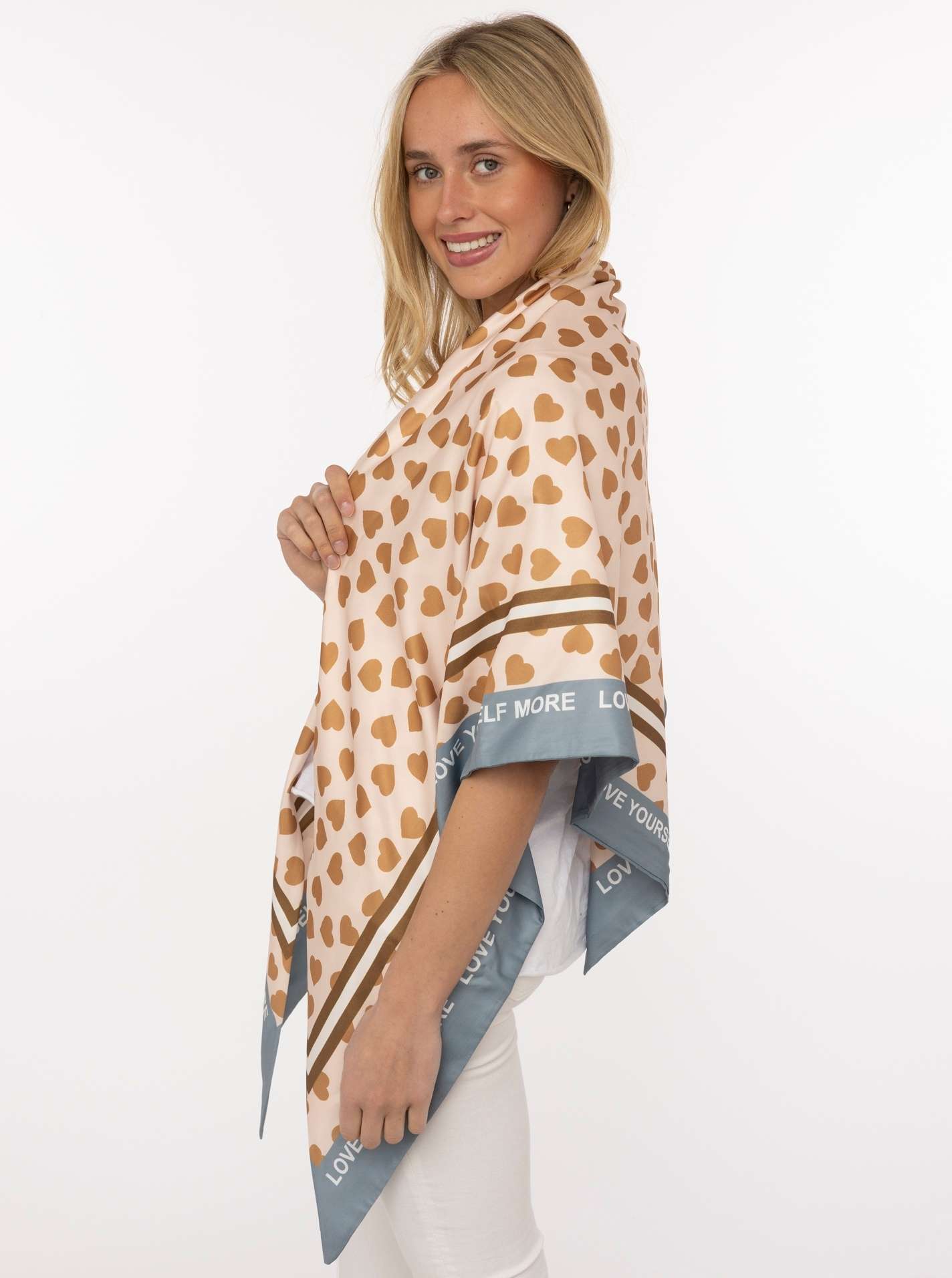 ART69d4fae927874_029_99 Dreieckstuch "Herzen Allover"