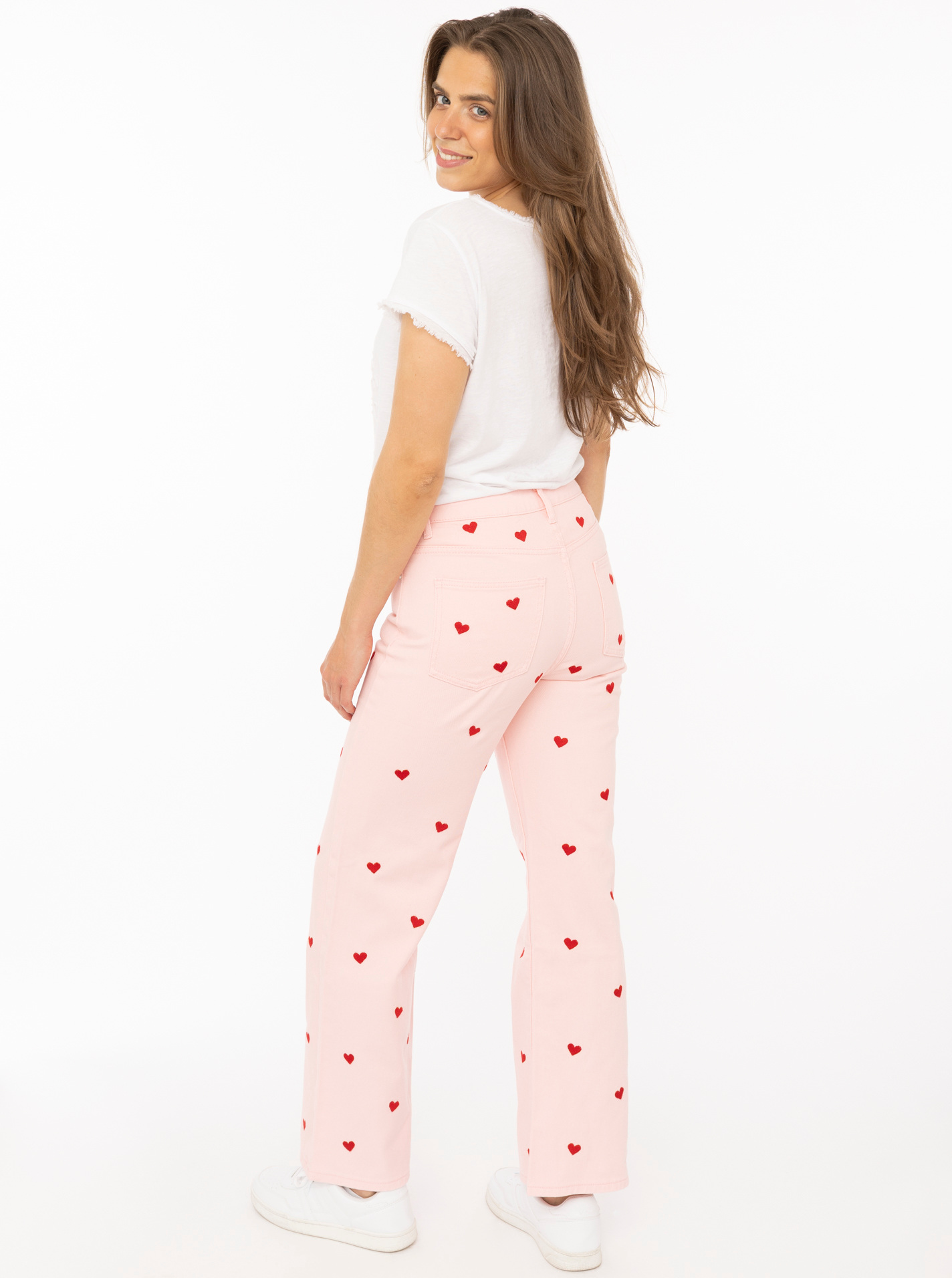 Weite Jeans mit Stick "HEARTS"