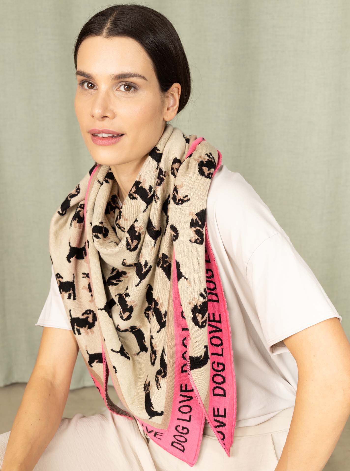 ART68528f1c73113_029_IMG_0932-jpgoFobN5RSFOOaI Dreieckstuch BW "Süßer Dackel"