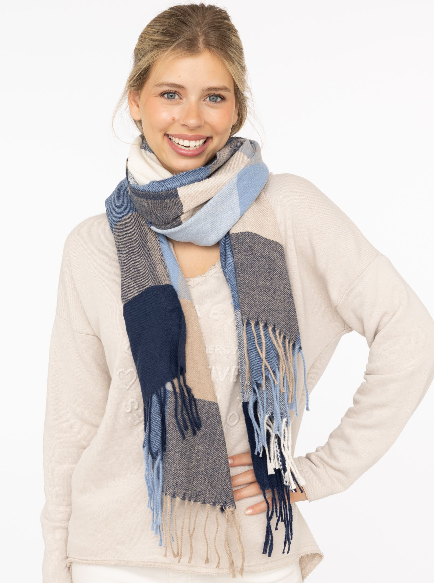 Winterschal "Karo mit Tasseln"