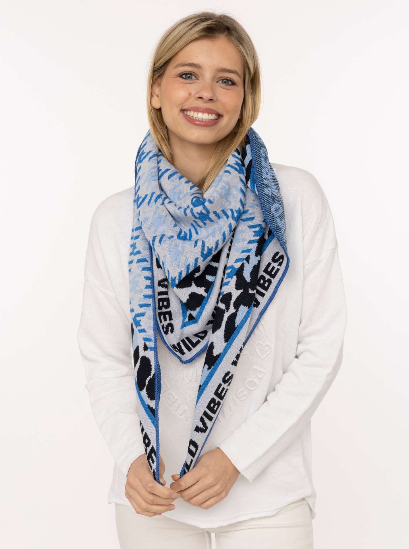 ART69bd028814ead_084_Model_DreieckstuchBW_LeoHahnentritt_8017LFF_084_Blau Dreieckstuch BW "Leo Hahnentritt"