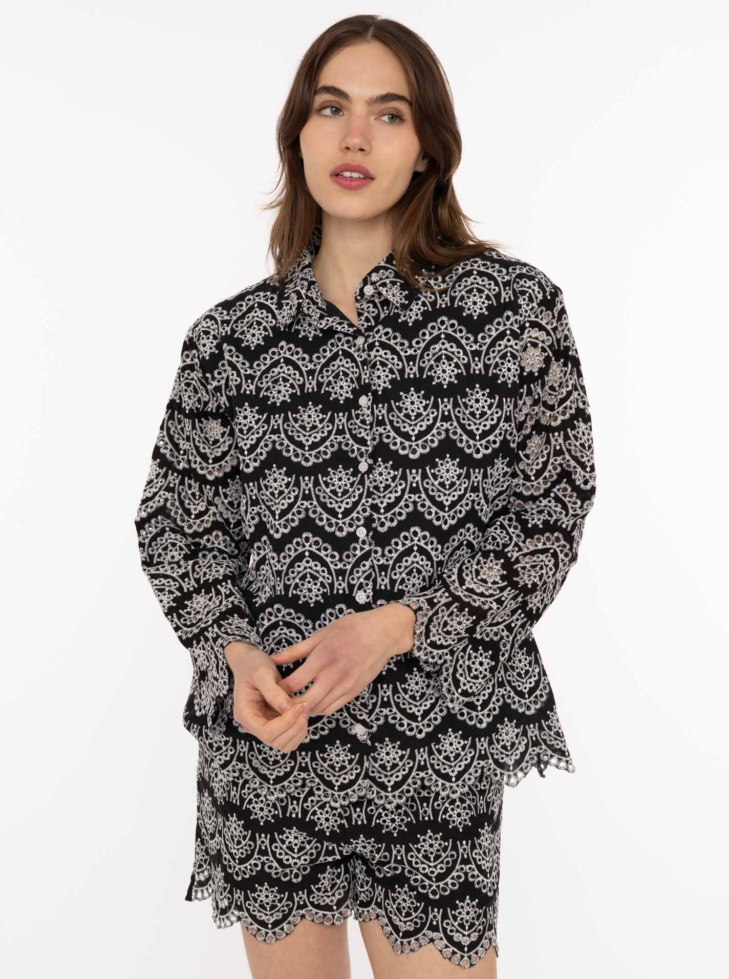 Langarm Bluse mit Lochstickerei