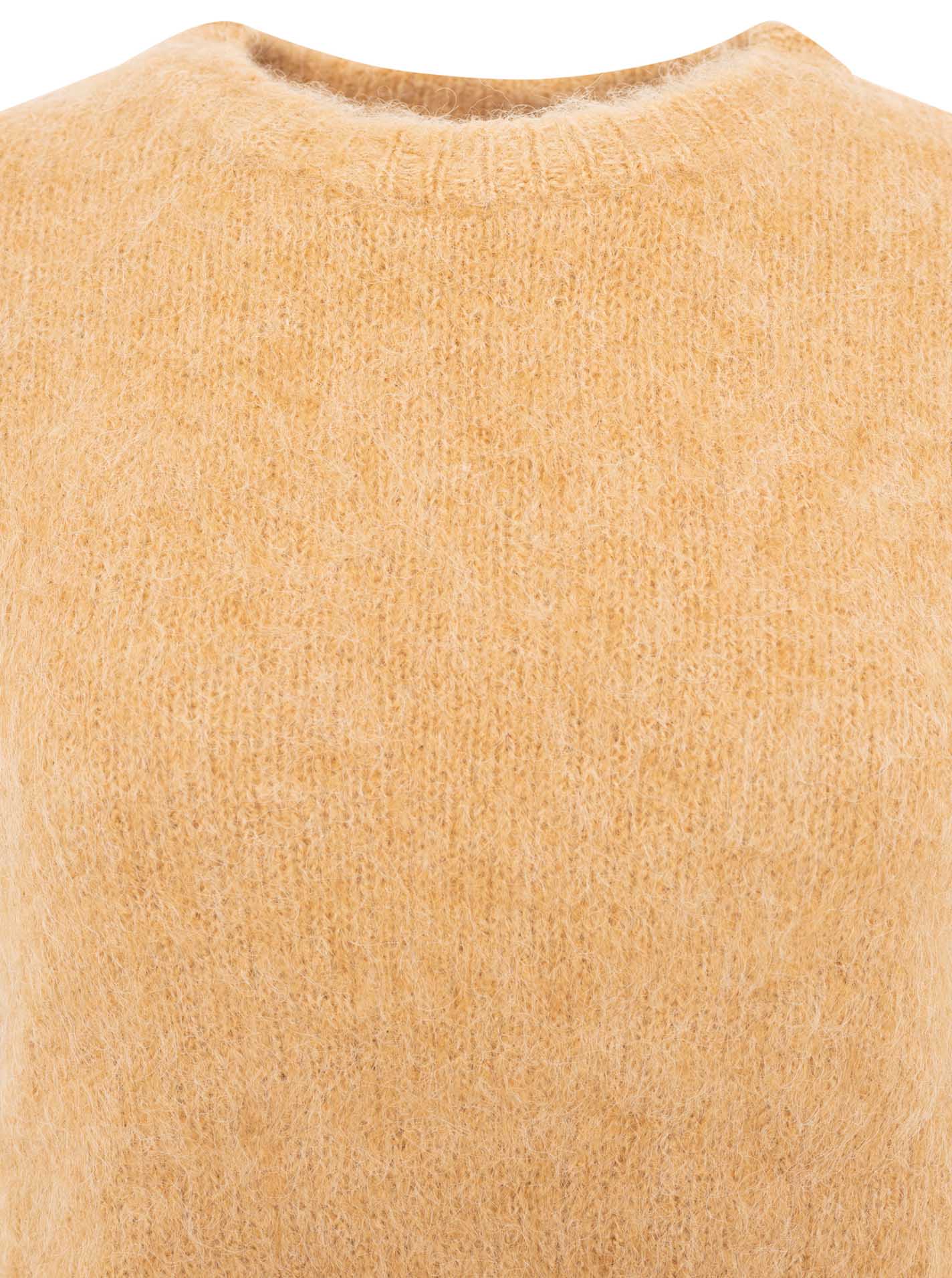 ART6996eebec6f5a_033_FluffyKurzarm_4212_Camel_Detail