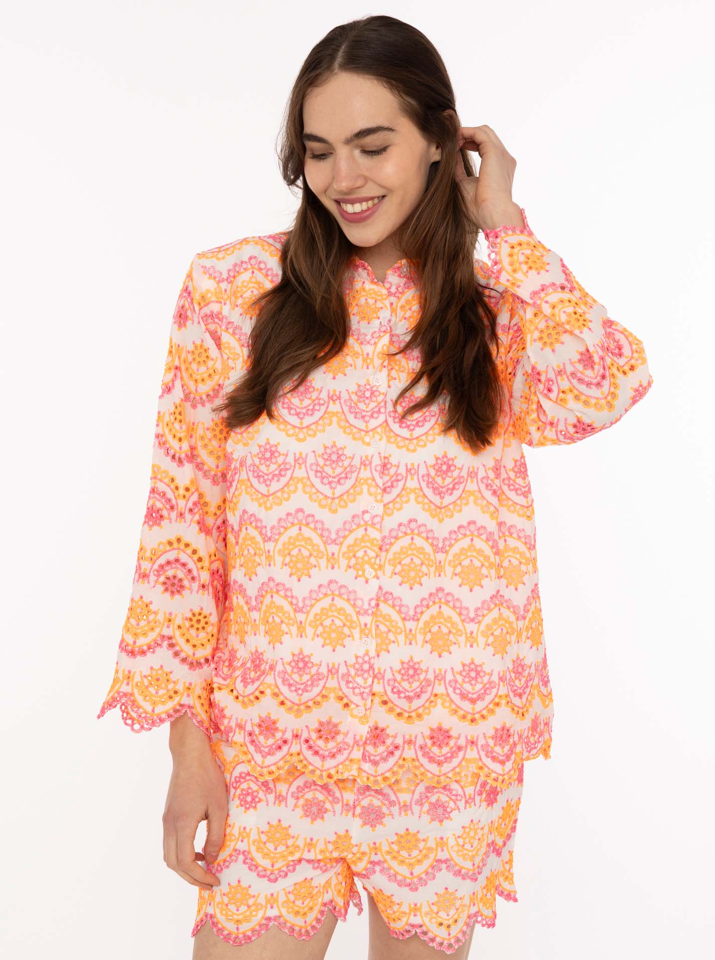 Langarm Bluse mit Lochstickerei