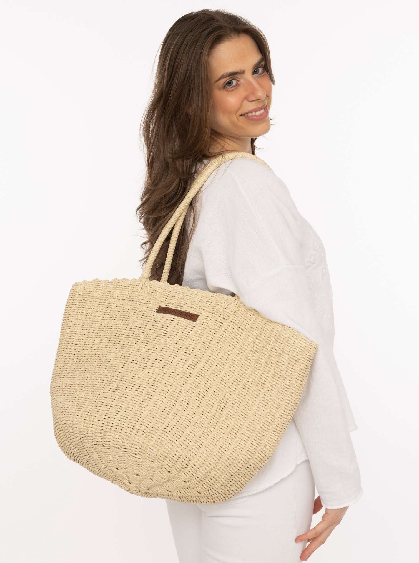 ART69b3ef8183ba5_029_Model_KorbtascheStrohGeflochten_Zwillingsherz_4616-K258159_029_Beige Korbtasche Stroh Geflochten "Zwillingsherz"