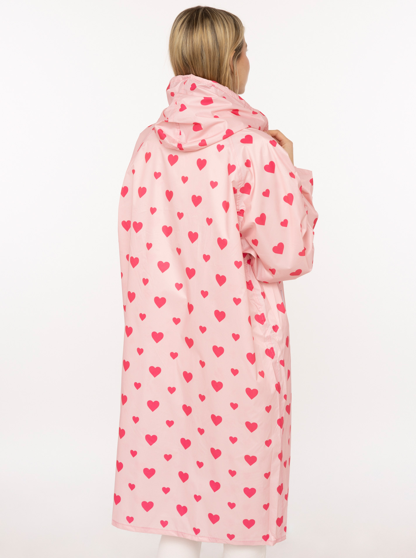 ART69b95ae78413e_013_Model_Regenmantel_Herzen_47065_Pink2