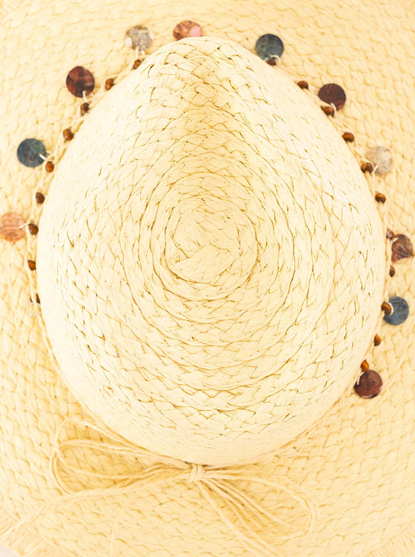 ART69416671a9987_028_Strohhut_BohoMuschelband_4609H_K258198_Creme_Detail