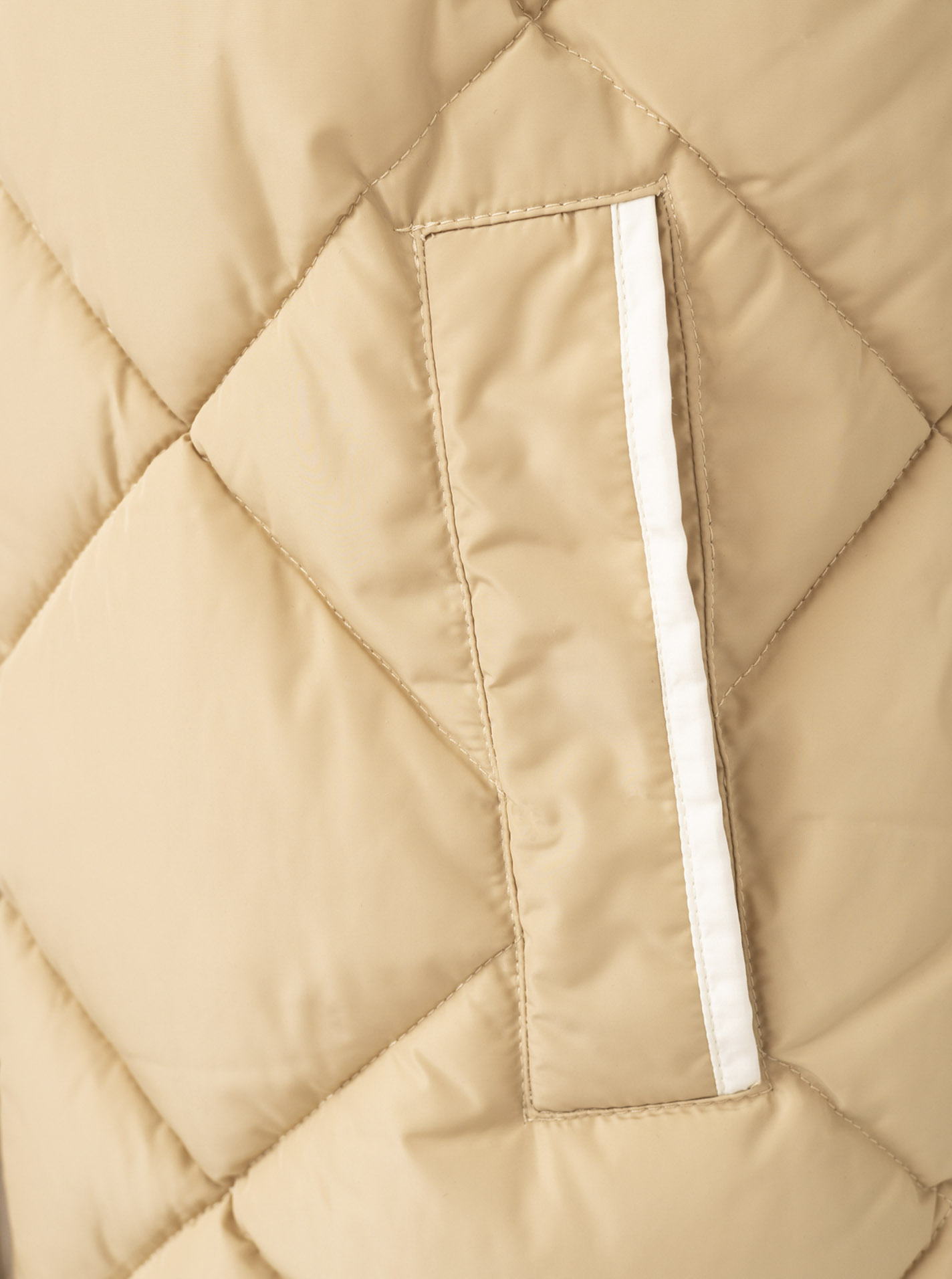 ART68554739339a4_029_Steppweste lang_Love Print_46023_Beige_Detail2