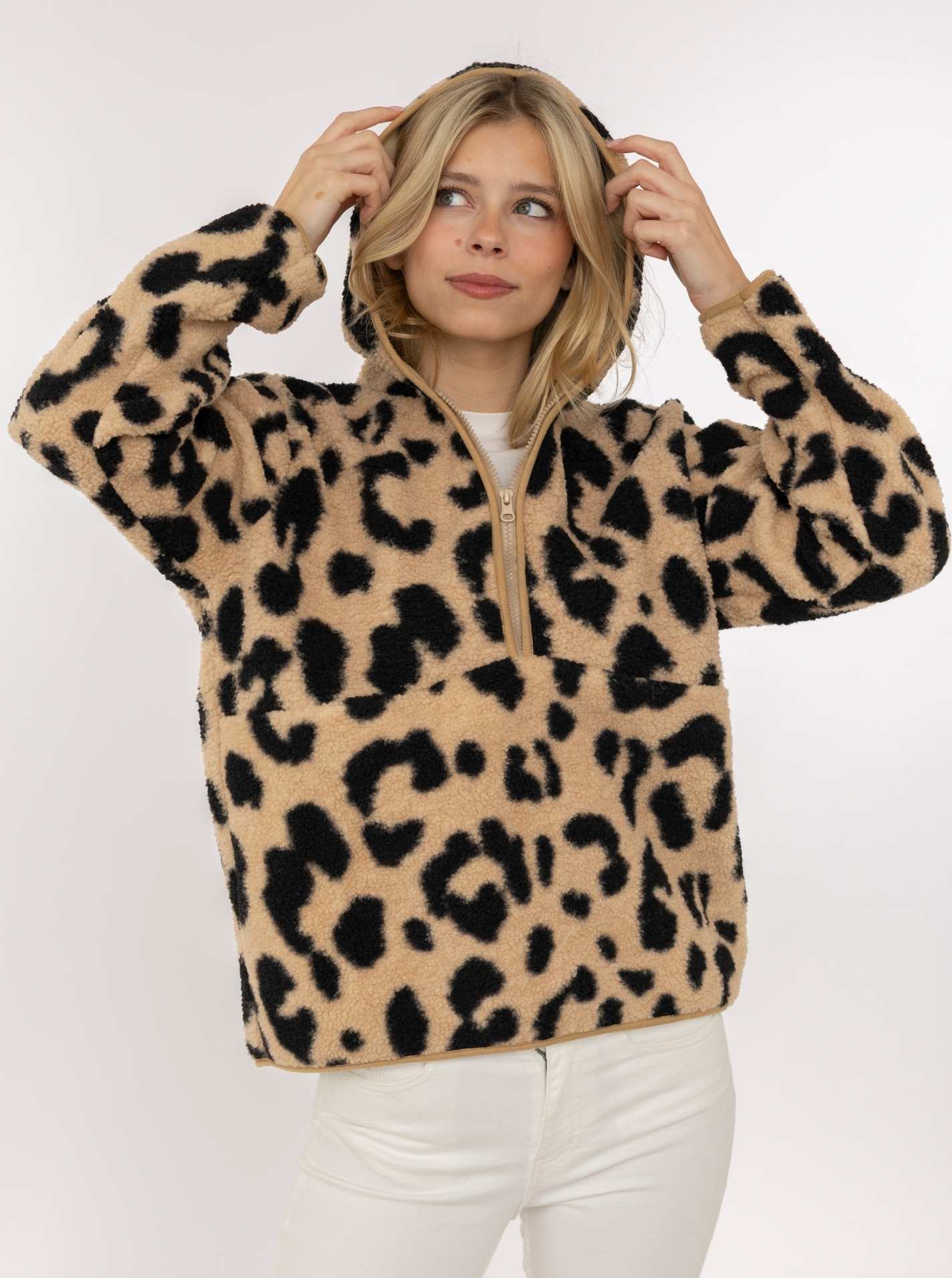 ART69b67bd8b2137_029_Model_Teddyhoodie_BigLeo_47073_029_Beige Teddyhoodie "Big Leo"