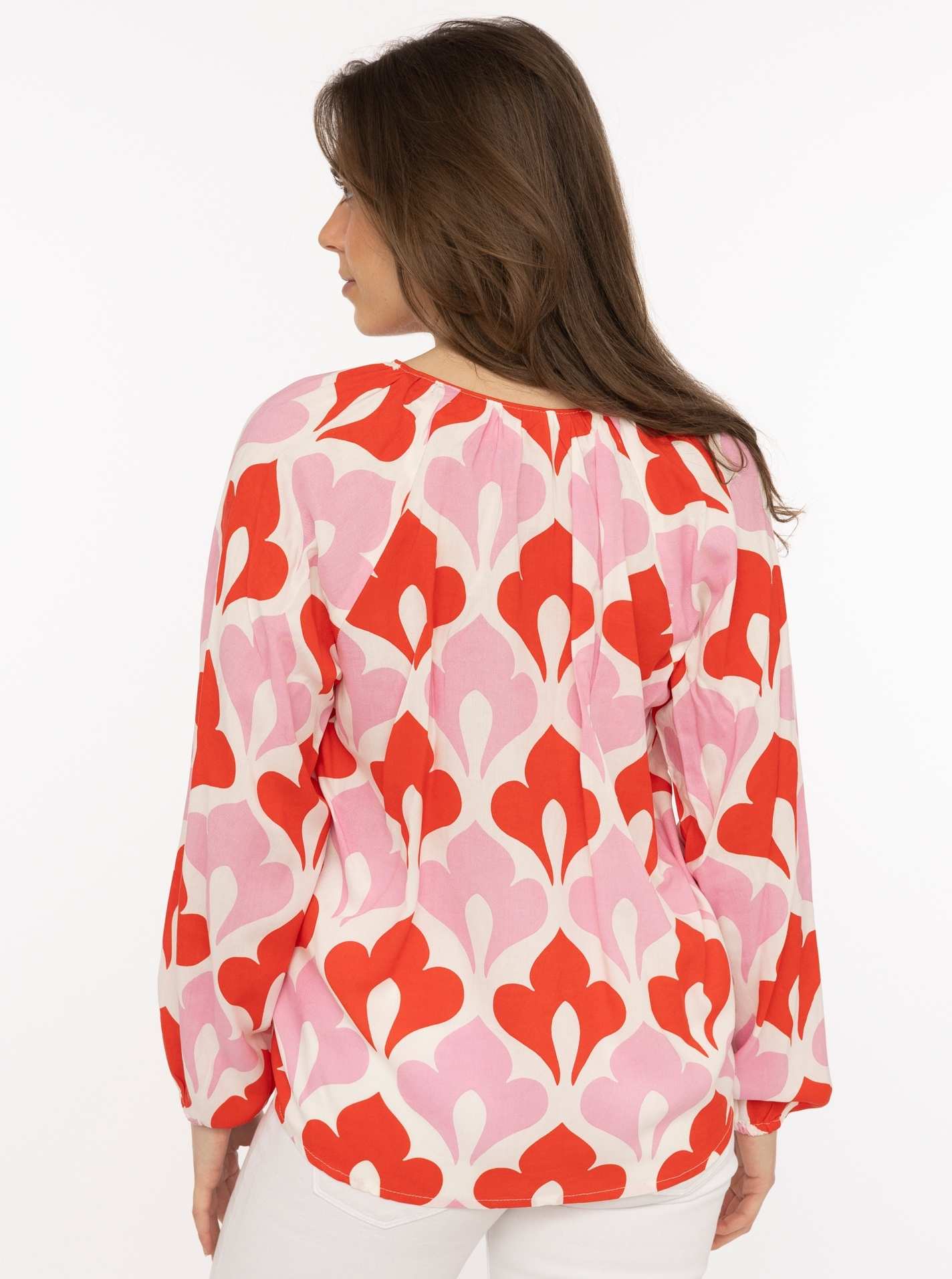 ART69ccc50835f6d_015_Model_Bluse_GraphicFlower_33472_015_Rot