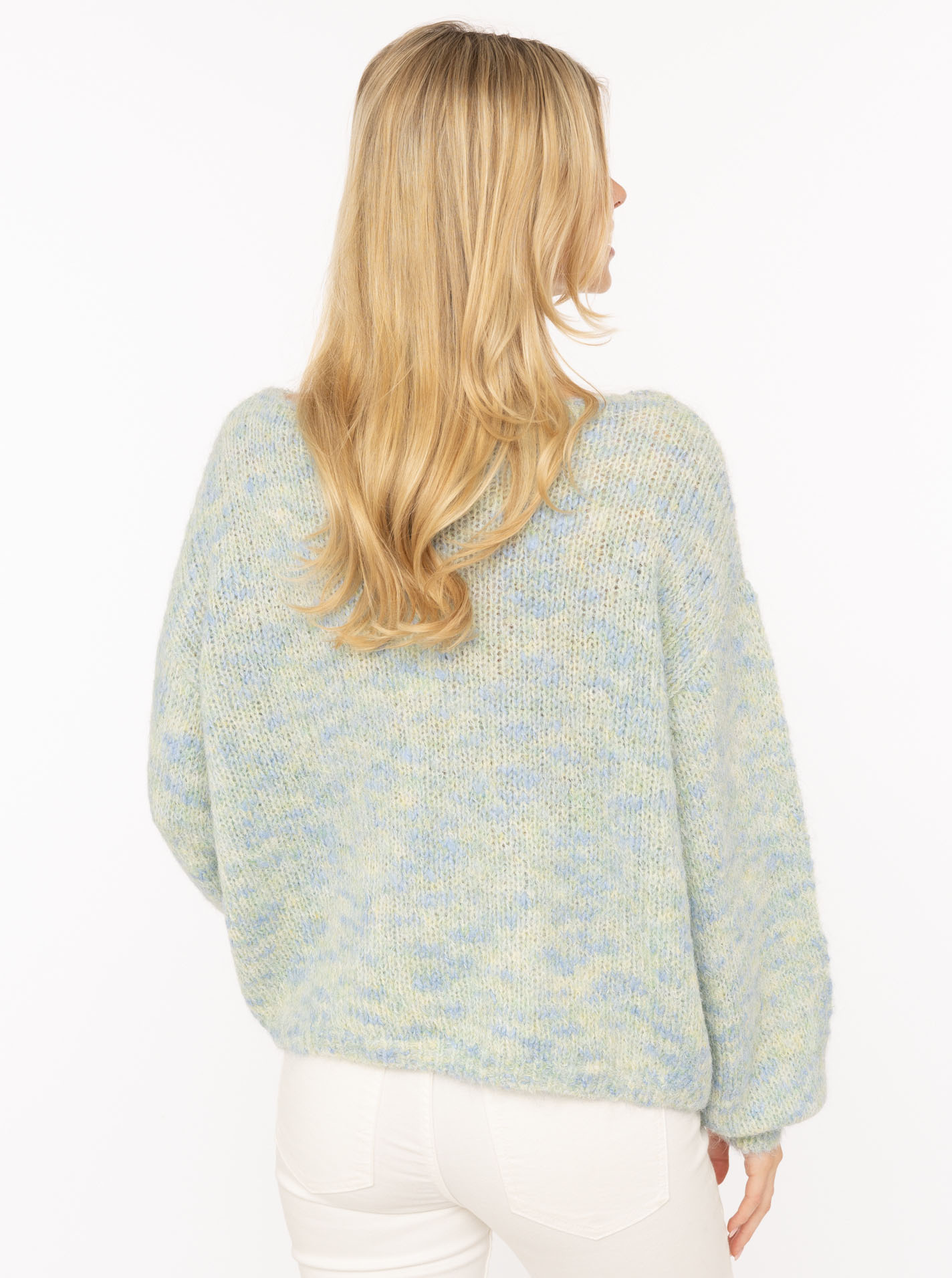 ART698f17113c46b_067_Model_Pullover_SpaceDye_4213_BlauHellgrn2