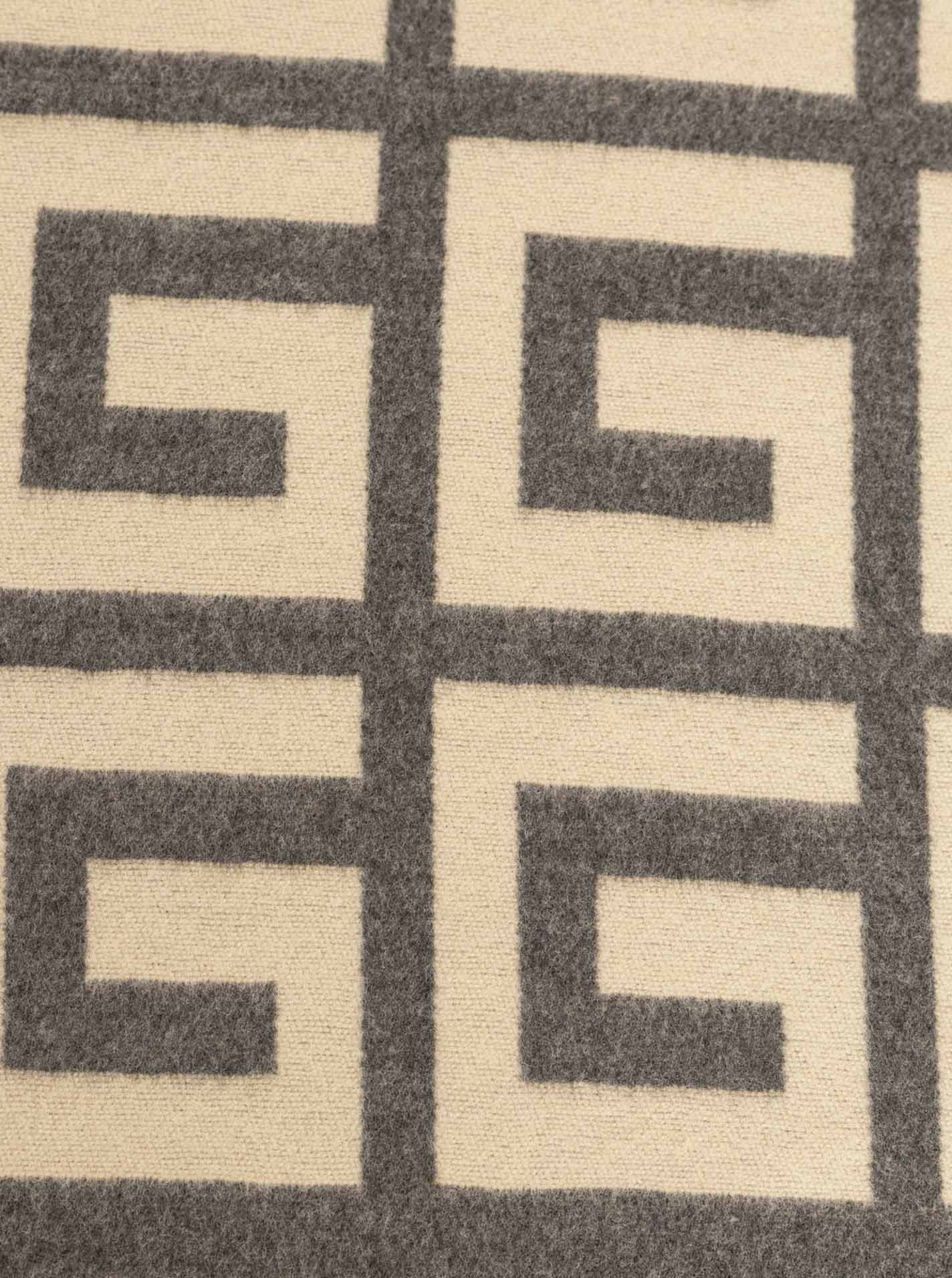 Viskose Schal "Geometric Swirl"