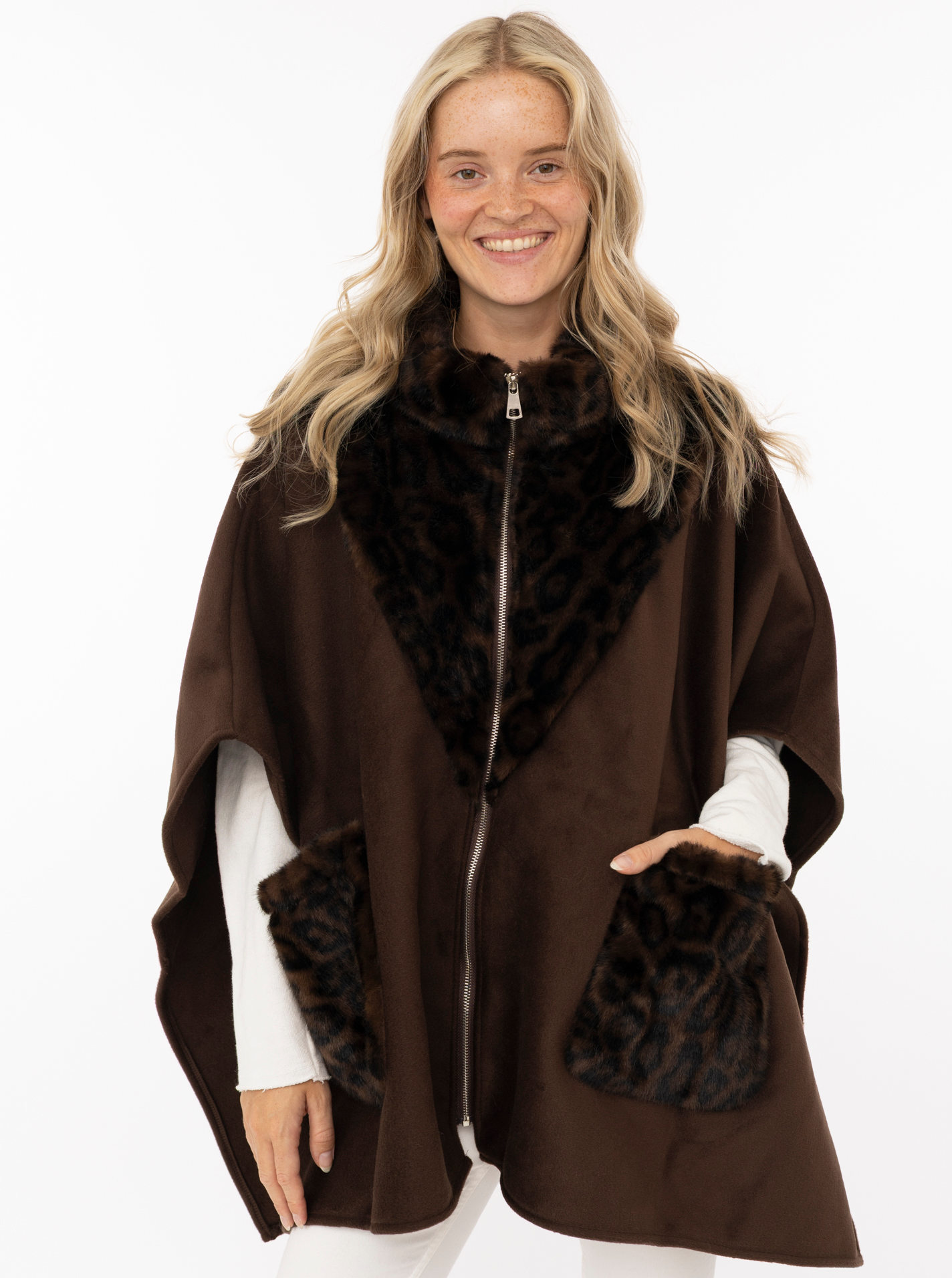 Poncho "Fur Leo"
