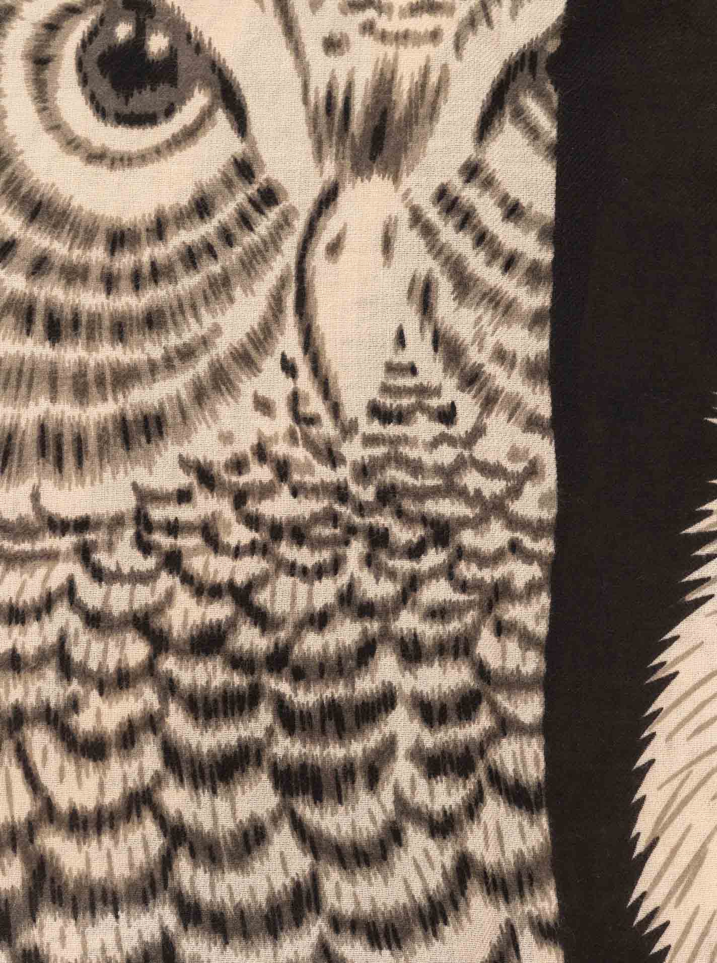 ART69f9a49da3422_003_Schal_TieredesWaldes_41101_Schwarz_Detail