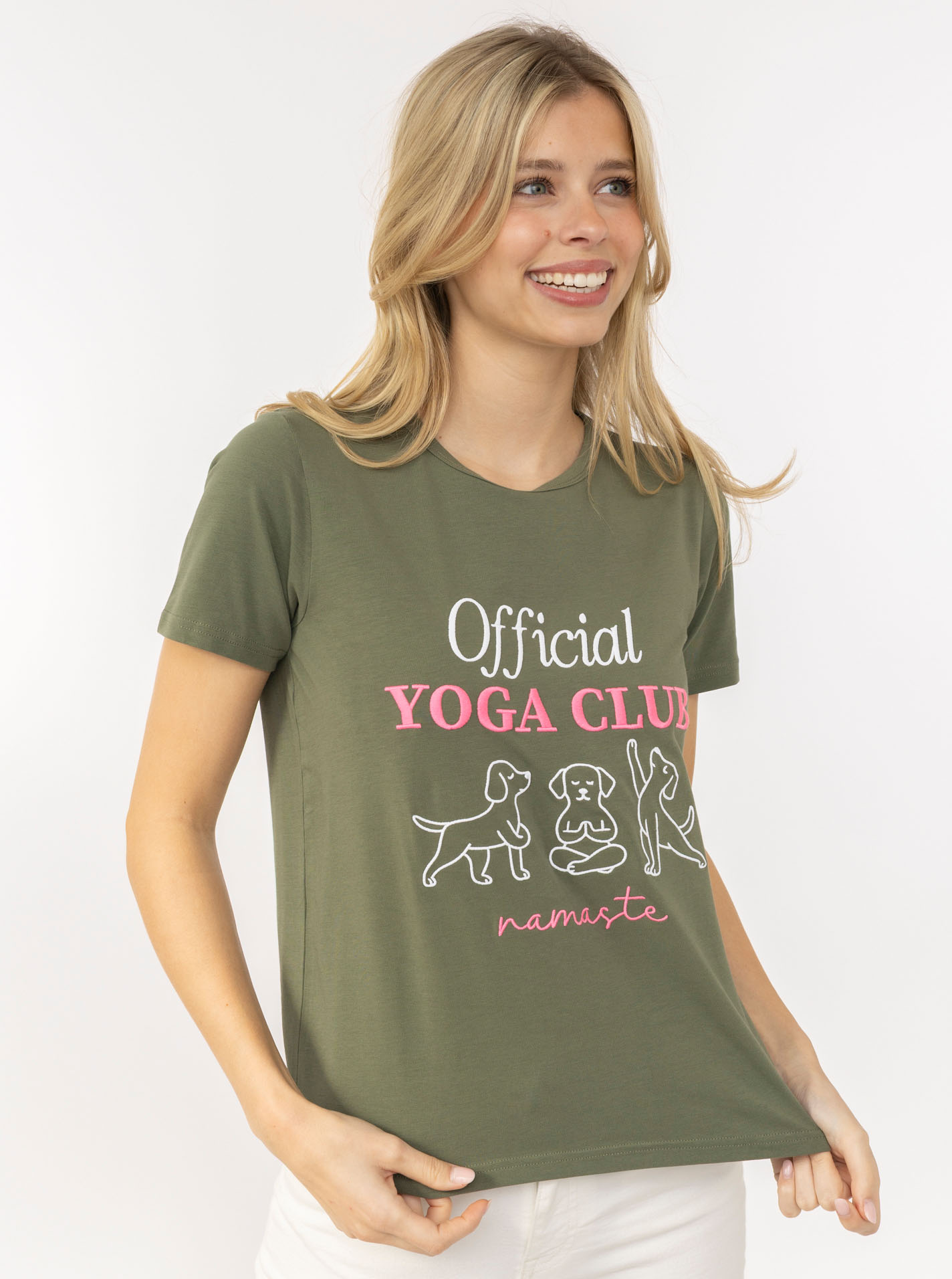 ART69c3c40e97863_071_Model_Tshirt_YogaClub_45052_Khaki T-Shirt BW "Yoga Club"
