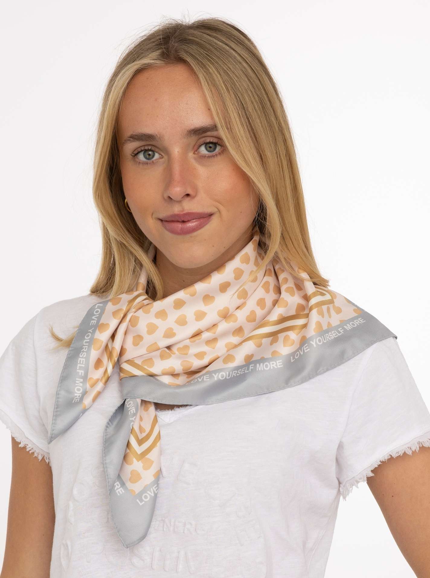 Nickituch "Herzen Allover"