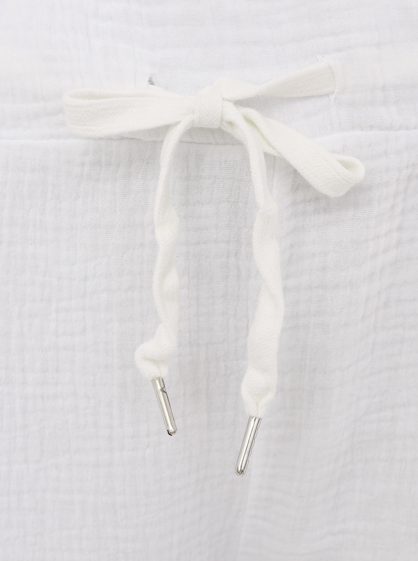 ART69a82e7d20cdb_027_Hose_Musselin_Jona_2016_Wei_Detail