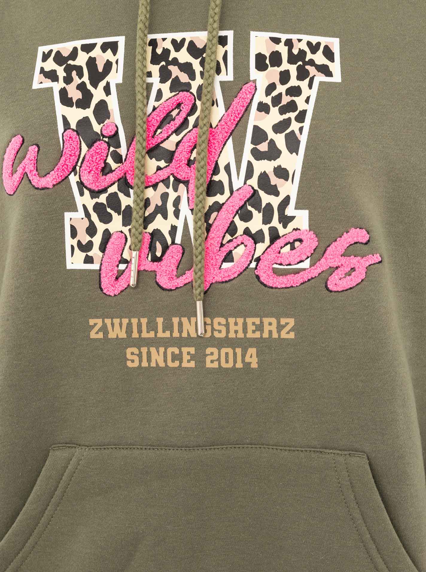 Hoodie "Wild Vibes College"
