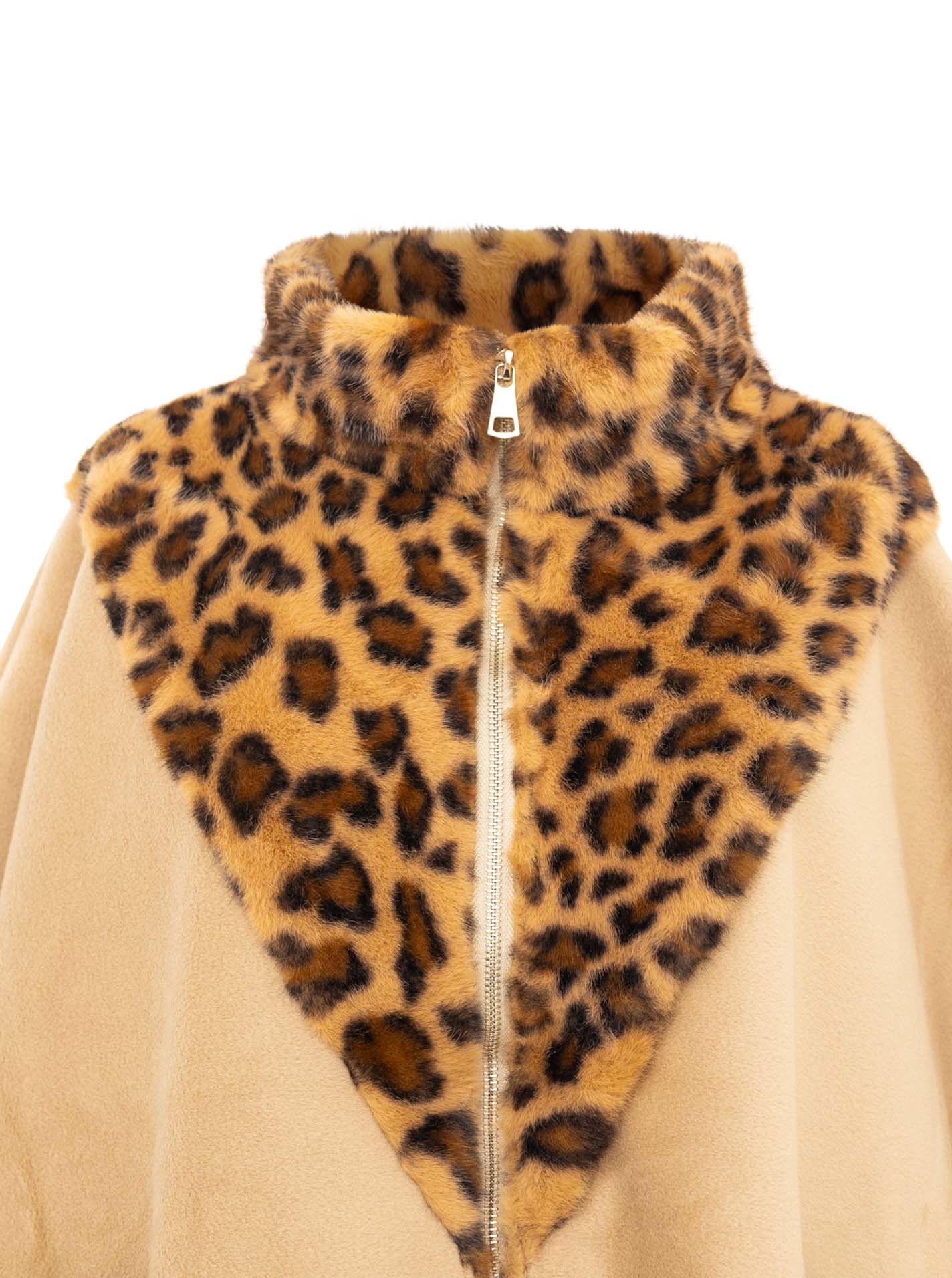 Poncho "Fur Leo"