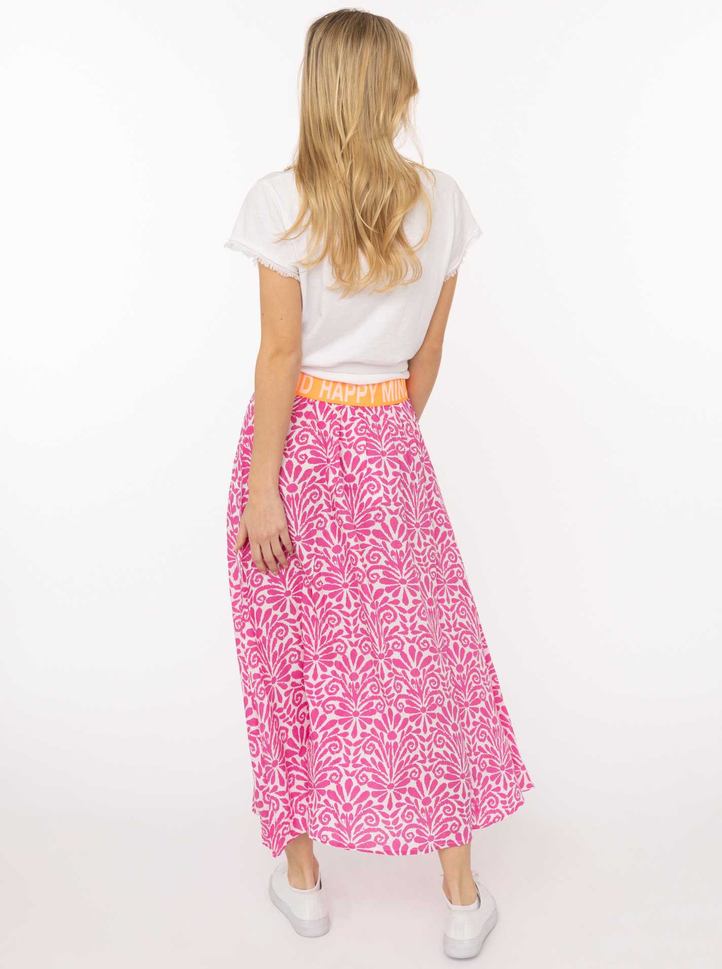 ART6967695d45b1c_013_Model_Rock_GeometricFlowers_33468_013_Pink2