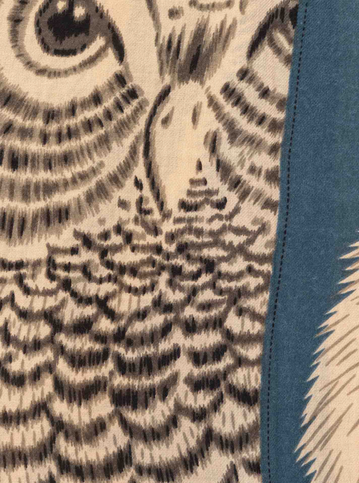 ART69f9a49da3422_084_Schal_TieredesWaldes_41101_Blau_Detail