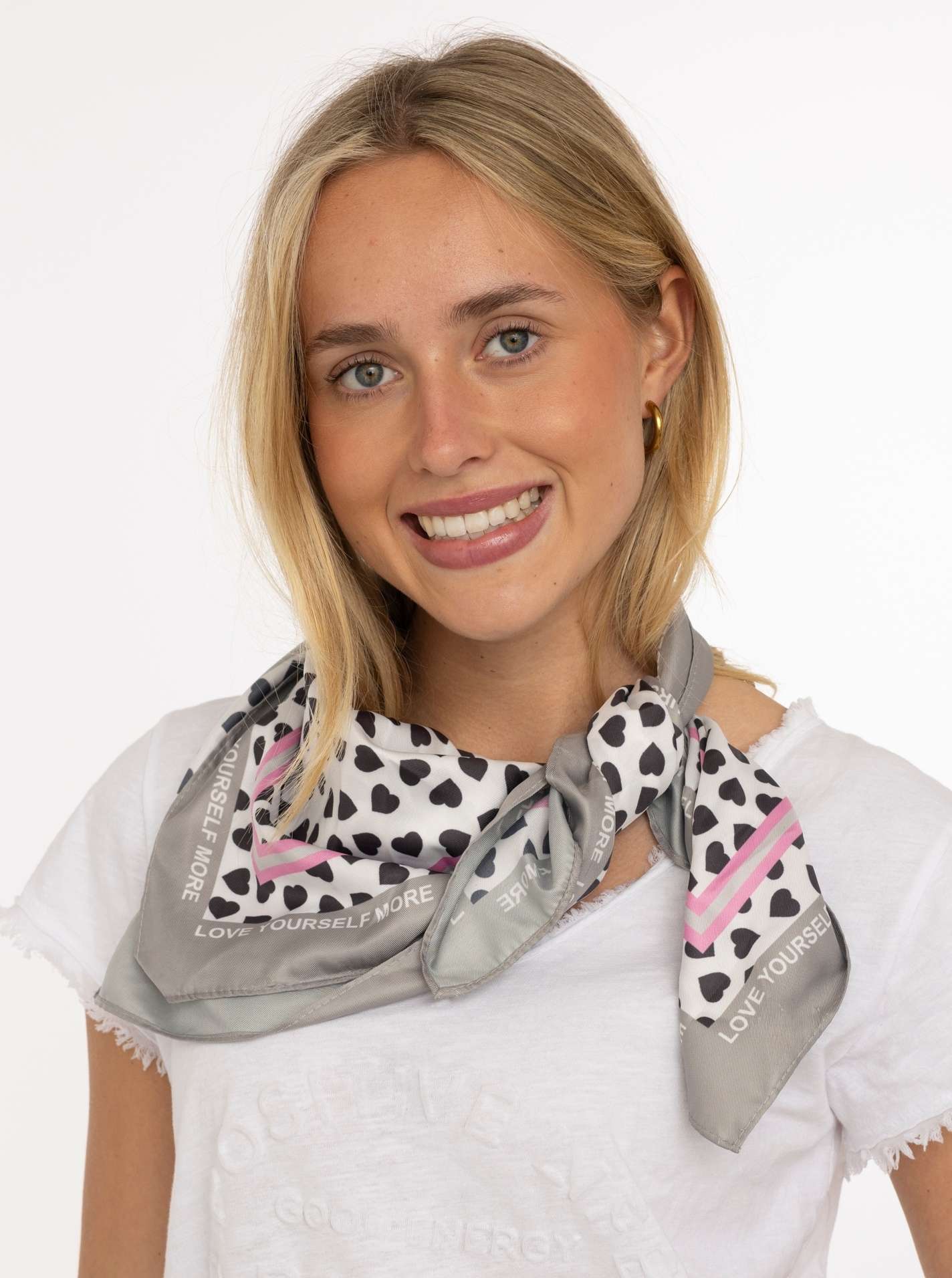 Nickituch "Herzen Allover"