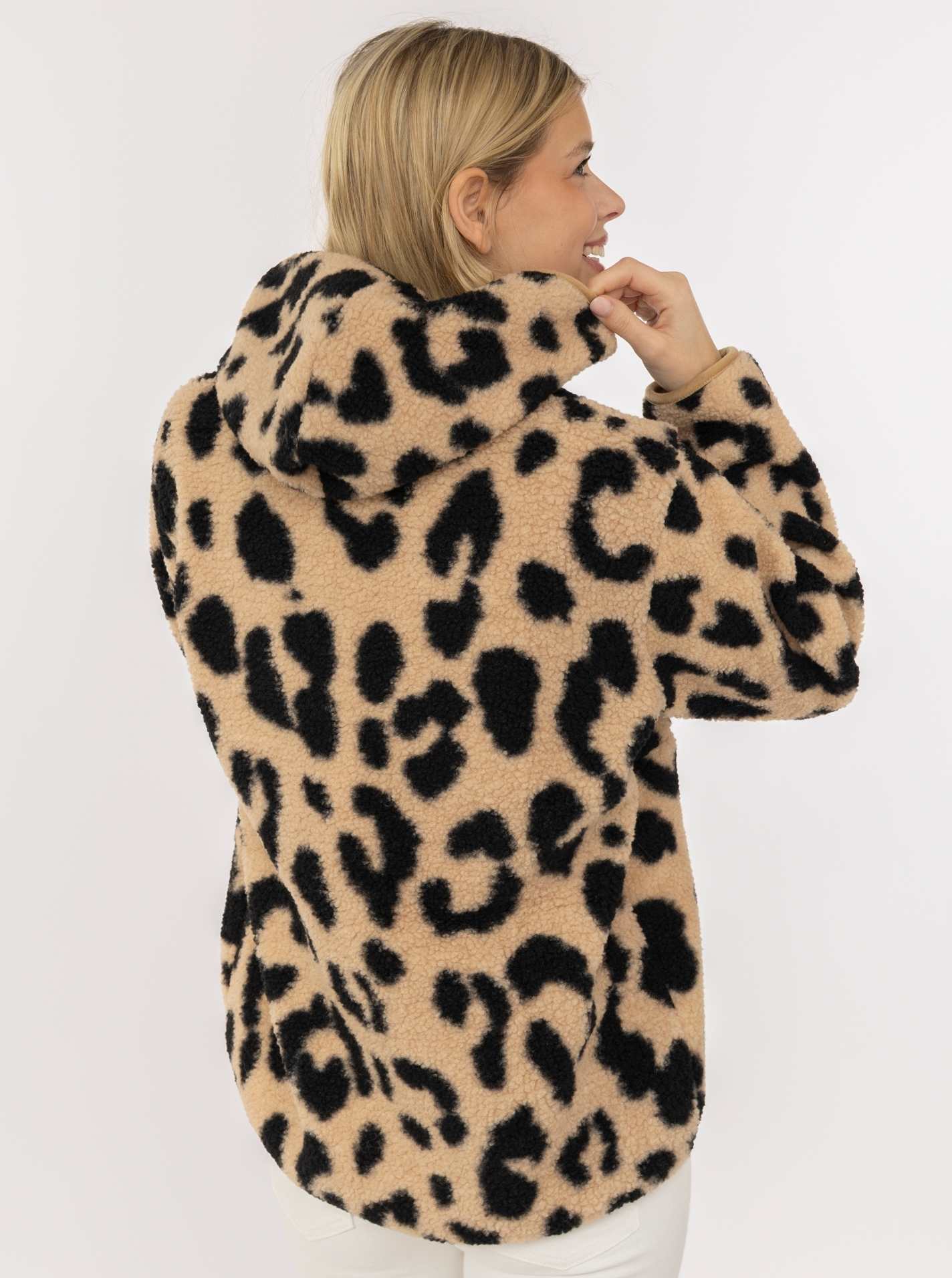 ART69b67bd8b2137_029_Model_Teddyhoodie_BigLeo_47073_029_Beige2