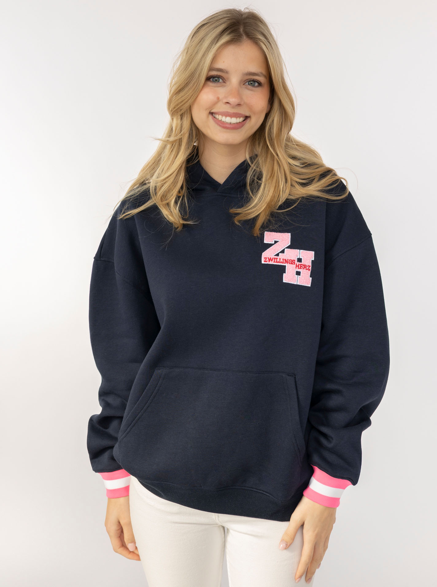 ART69d89c9e43ca8_005_Model_Hoodie_Zwillingsherz45048_Marine Hoodie "Zwillingsherz"