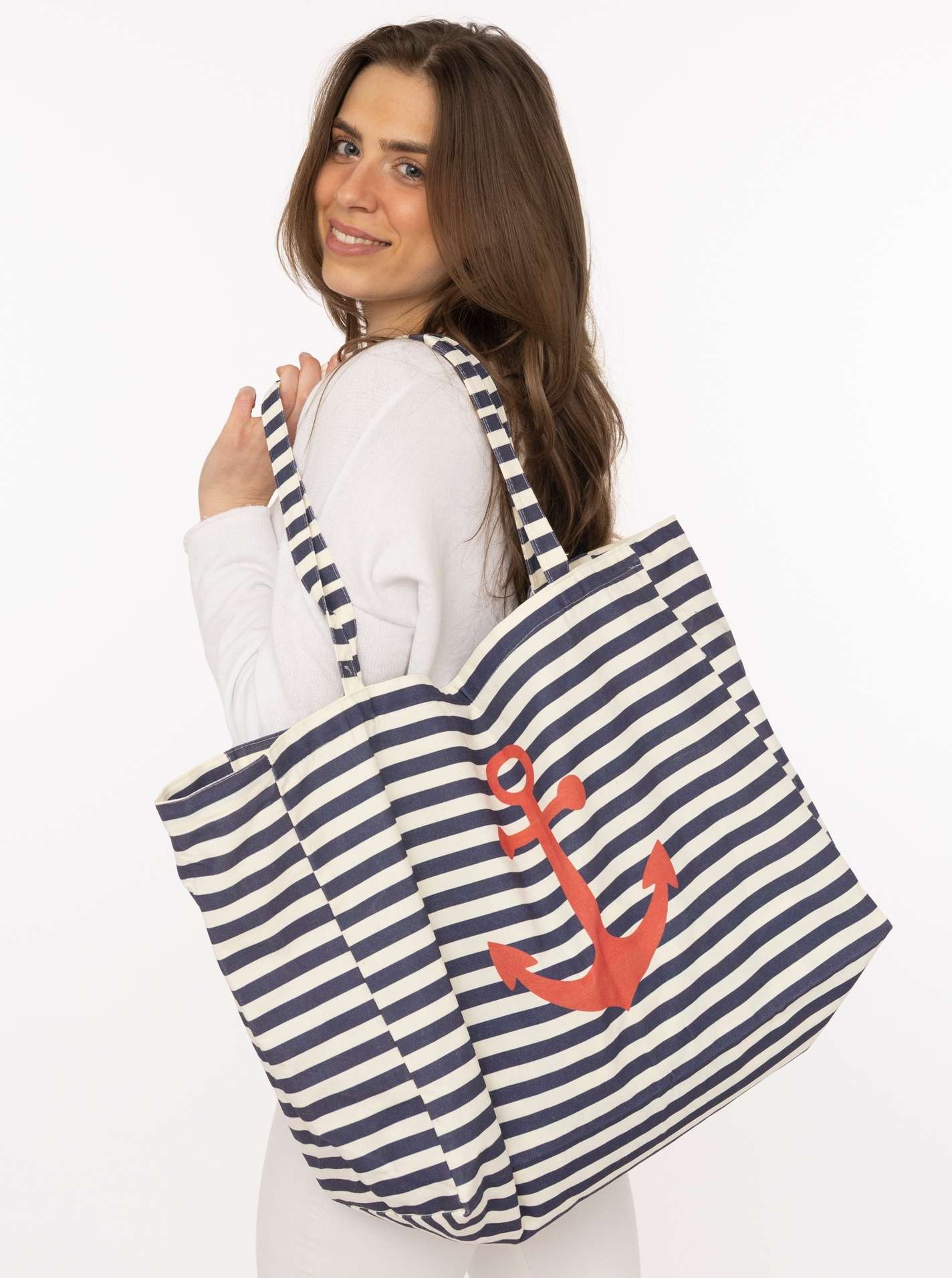 ART69b3f32a95c95_084_Model_XXLShopperBW_StreifenAnker_4606-SS26-6_084_Blau XXL Shopper BW "Streifen & Anker"