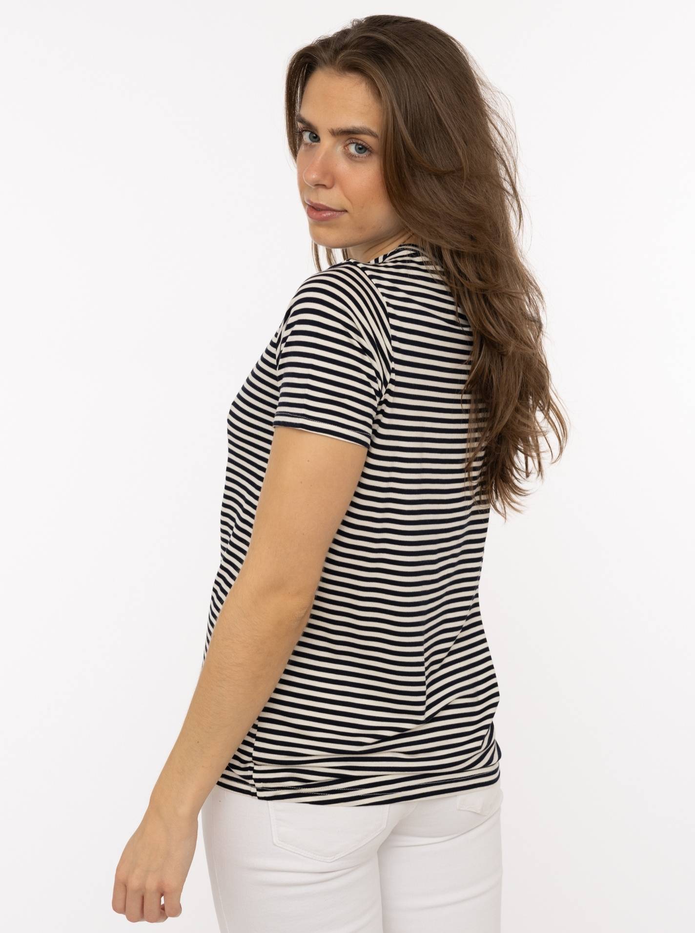 ART693abee765f64_005_115