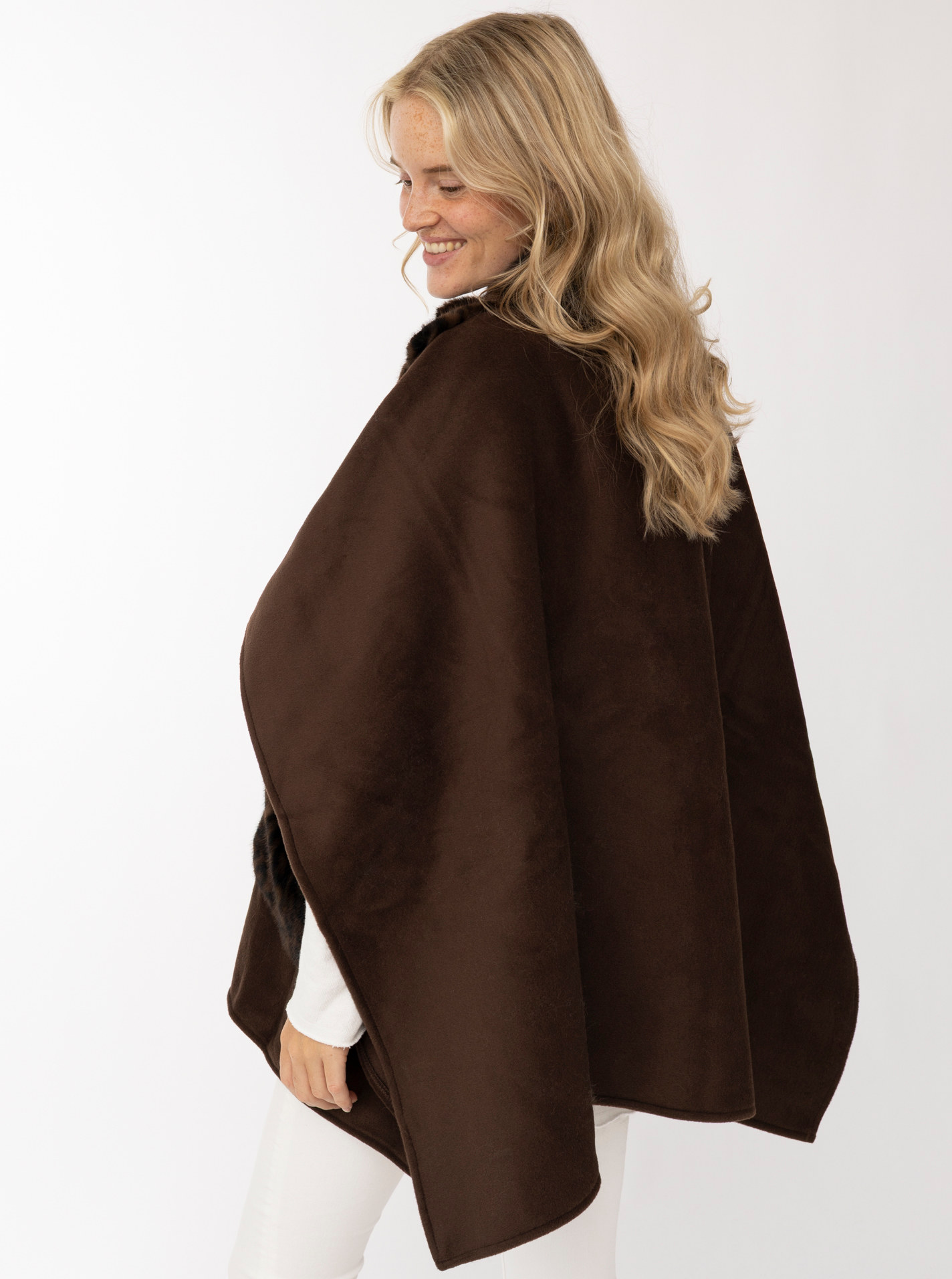 Poncho "Fur Leo"