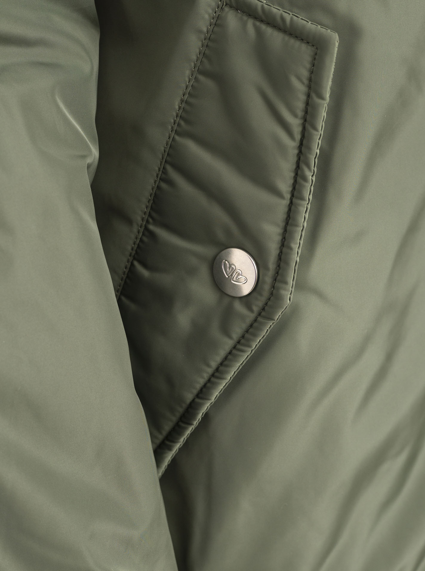 ART6915bbcf04209_044_Bomberjacke_WildatHeart_44008_Olive_Detail3