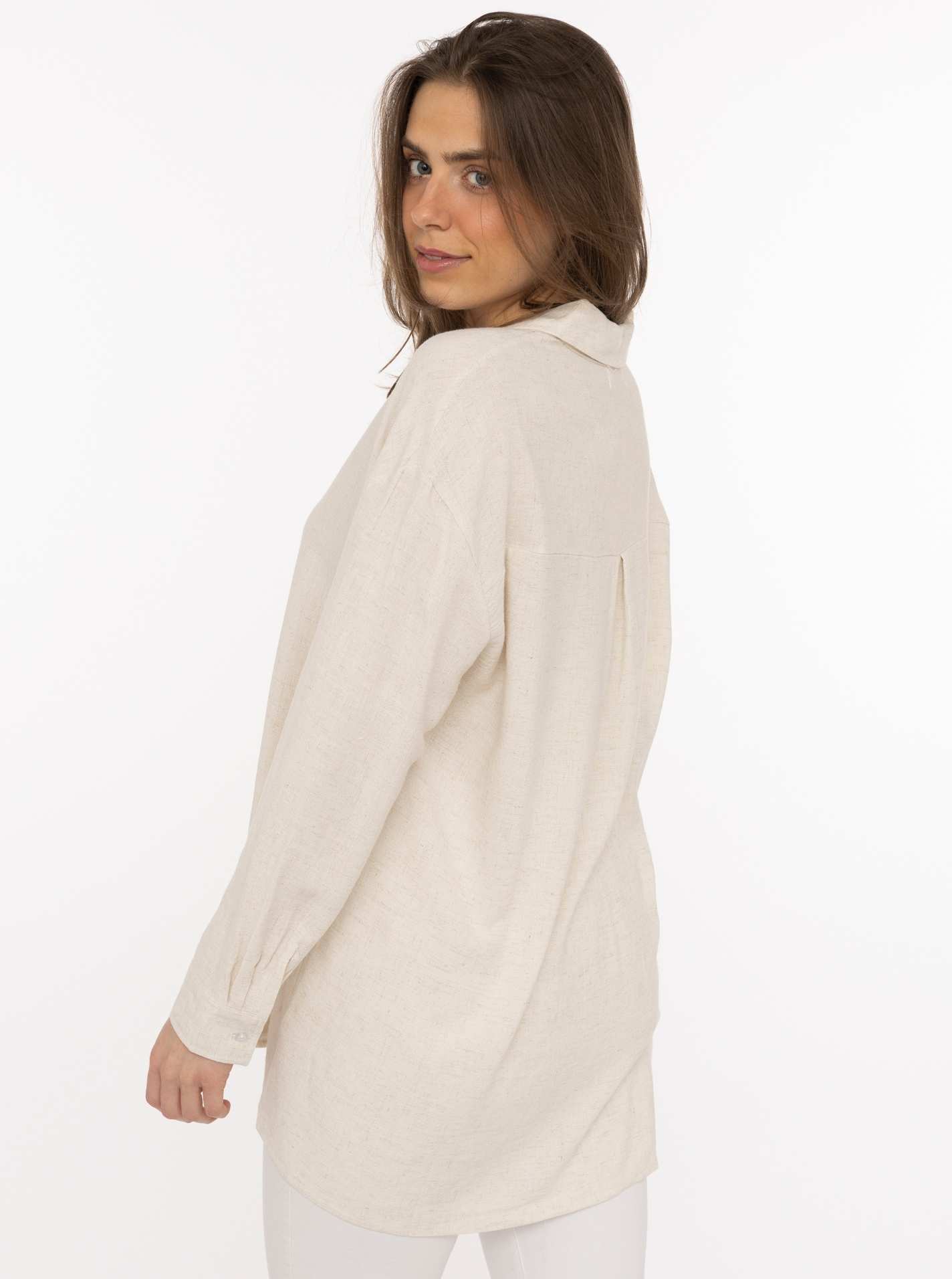 ART69b27dfbdfac7_029_Model_OversizeBluseLeinenmix_Uni_47045_029_Beige2